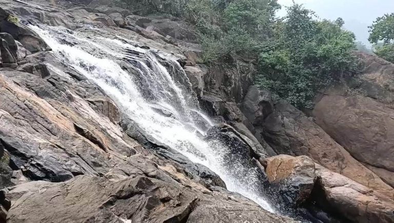 ପର୍ଯ୍ୟଟନ ବିଭାଗରେ ପରିଚୟ ଖୋଜୁଛି ସିନ୍ଦେରଝର ଜଳପ୍ରପାତ