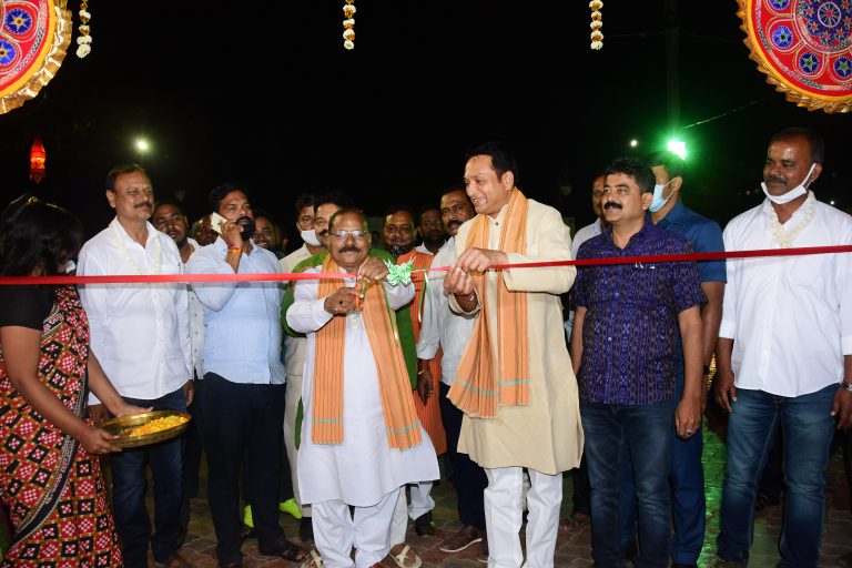 ରାଜ୍ୟସ୍ତରୀୟ ଖଦି ଓ ଗ୍ରାମୋଦ୍ୟୋଗ ପ୍ରଦର୍ଶନୀ ଏବଂ ବିକ୍ରୟ ମେଳା “ଖଦି ବଜାର” ଉଦ୍‌ଘାଟିତ