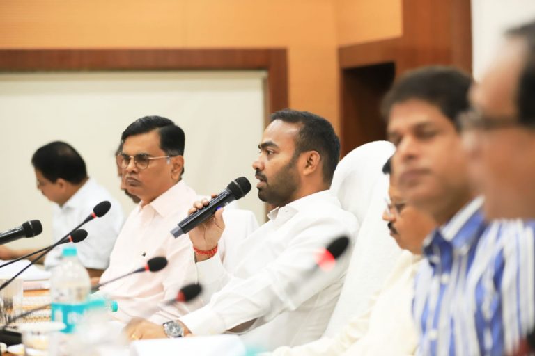 ଗ୍ରାମ୍ୟ ଉନ୍ନୟନ ବିଭାଗର ବିଭିନ୍ନ ପ୍ରକଳ୍ପ ନେଇ ସମୀକ୍ଷା ବୈଠକ