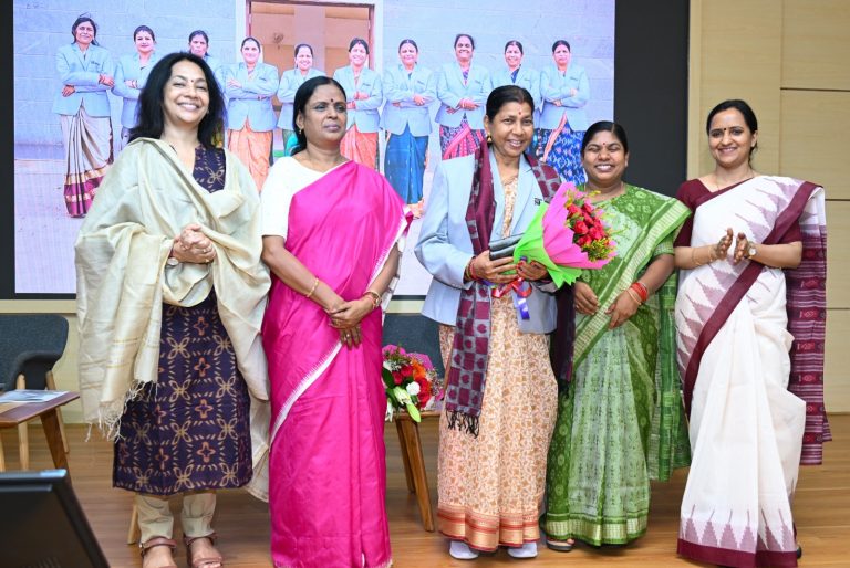 ମିଶନ ଶକ୍ତି ଜିଲ୍ଲାସ୍ତରୀୟ ମହାସଂଘ ଲିଡରଙ୍କ ଦୁବାଇ ଗସ୍ତ ସ୍ୱତନ୍ତ୍ର କାର୍ଯ୍ୟକ୍ରମରେ ସମ୍ବର୍ଦ୍ଧିତ ହେଲେ ୧୦ ଜଣ ଏସ୍‌ଏଚ୍‌ଜି ଲିଡର