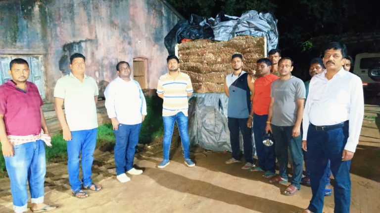 କେନ୍ଦୁପତ୍ର ବୋଝେଇ ପିକଅପ ଭ୍ୟାନ ଜବତ